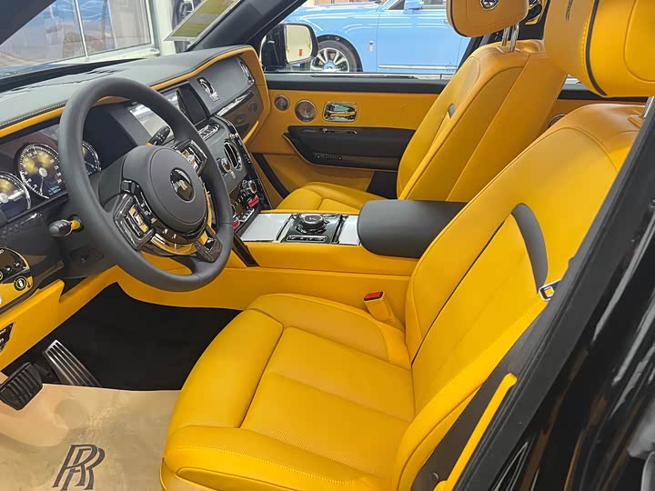 Фото 15 - Rolls-Royce Cullinan