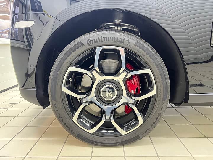 Фото 6 - Rolls-Royce Cullinan