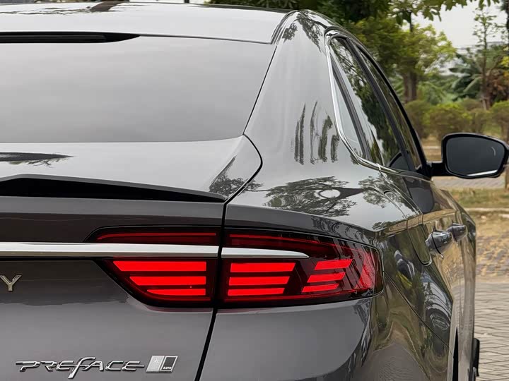 Фото 9 - Geely Preface