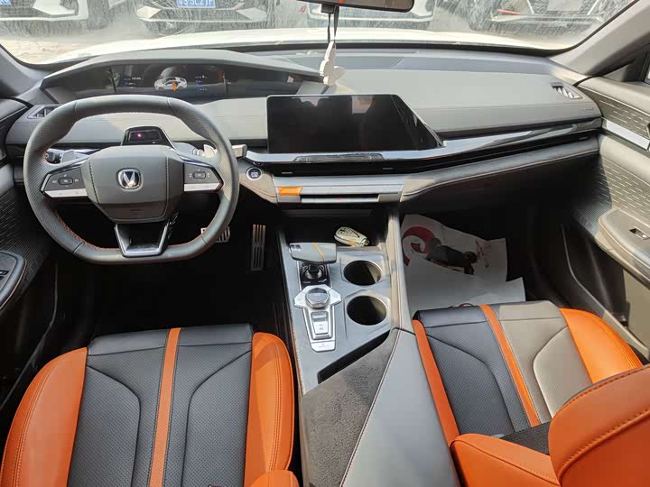 Фото 6 - Changan UNI-V