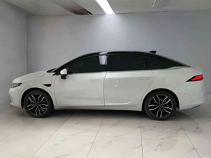 Фото 2 - XPeng P5