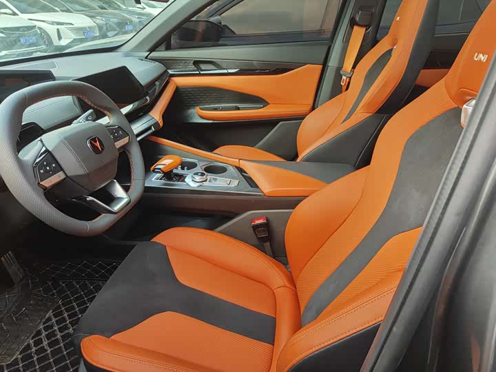 Фото 4 - Changan UNI-V