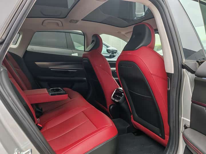 Фото 8 - XPeng P7