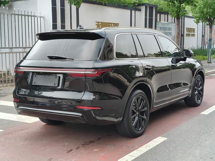 Фото 4 - LiXiang One