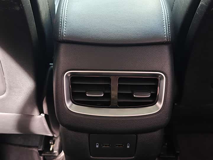 Фото 16 - Hongqi H5