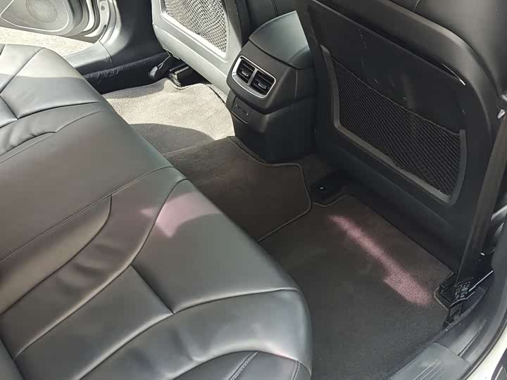 Фото 17 - Hongqi H5