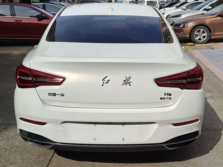 Фото 4 - Hongqi H5