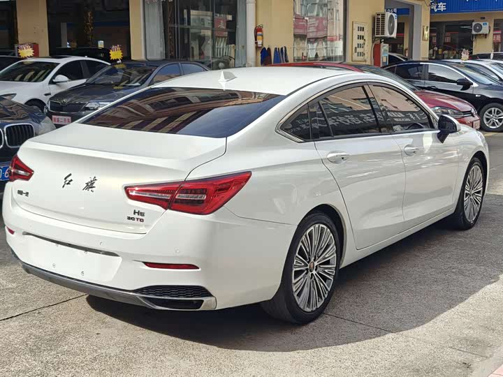 Фото 7 - Hongqi H5