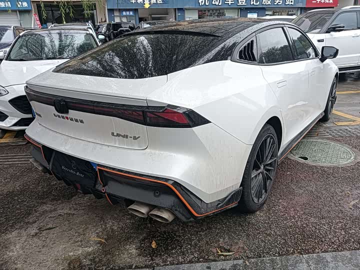 Фото 16 - Changan UNI-V