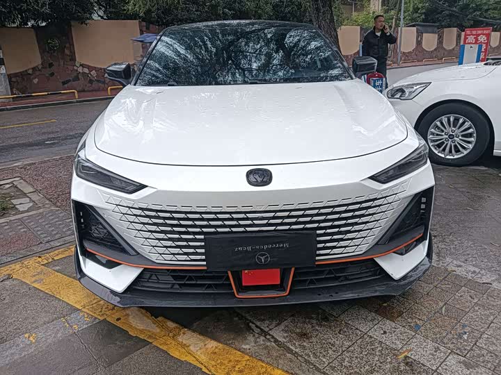 Фото 2 - Changan UNI-V