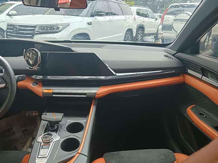 Фото 8 - Changan UNI-V