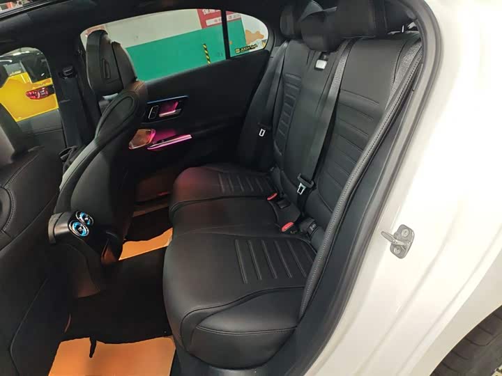 Фото 17 - Mercedes-Benz C-Class