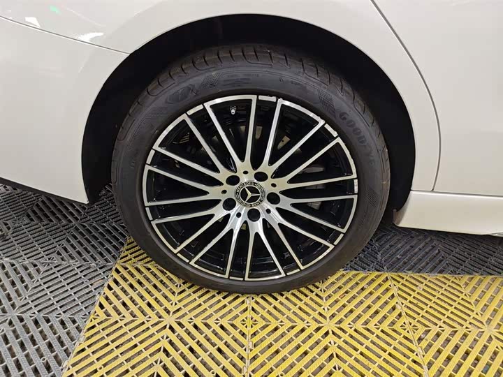 Фото 26 - Mercedes-Benz C-Class