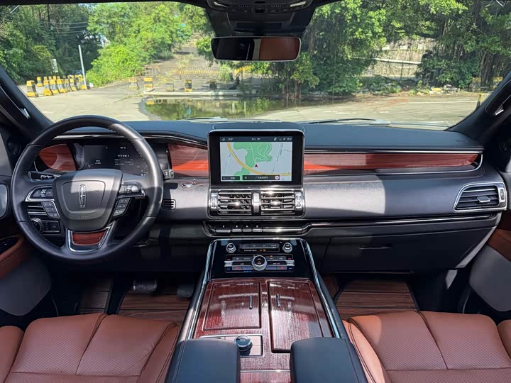 Фото 10 - Lincoln Navigator