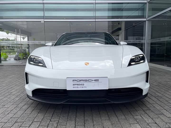 Фото 2 - Porsche Taycan