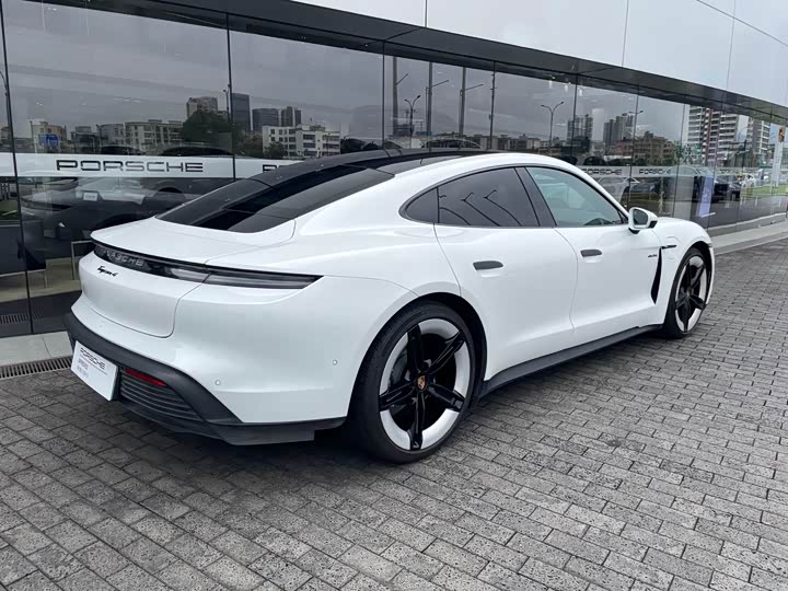 Фото 3 - Porsche Taycan