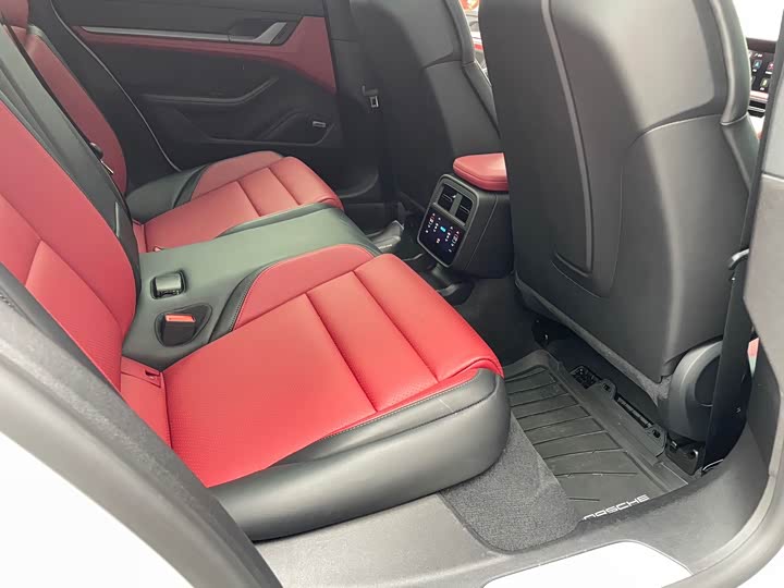 Фото 7 - Porsche Taycan