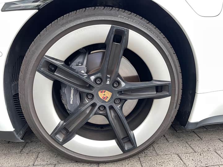 Фото 8 - Porsche Taycan