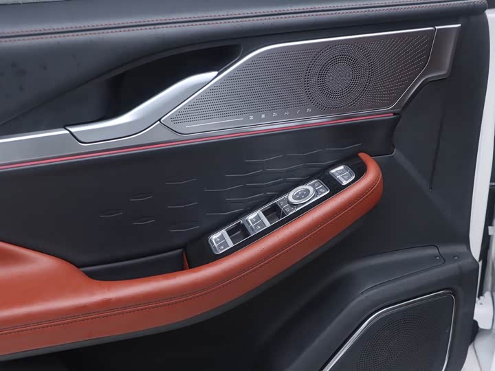 Фото 24 - Lincoln Z (Zephyr)