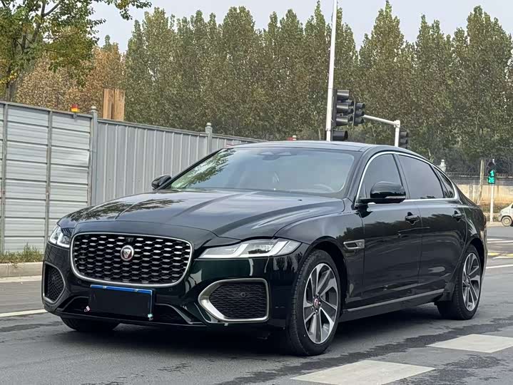 Фото 1 - Jaguar XF L