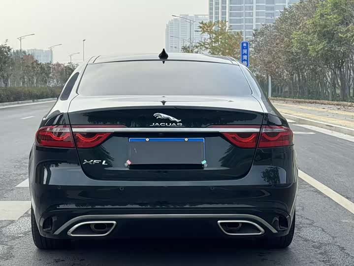 Фото 6 - Jaguar XF L