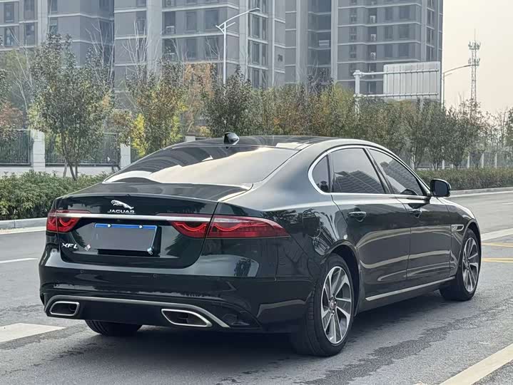 Фото 7 - Jaguar XF L