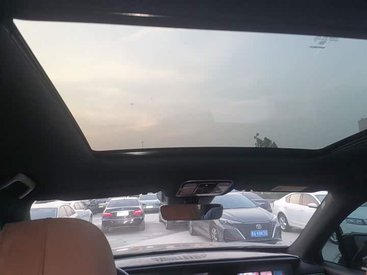 Фото 18 - LiXiang One