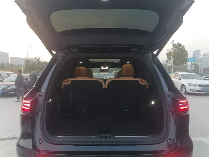 Фото 19 - LiXiang One