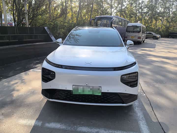 Фото 2 - XPeng G9