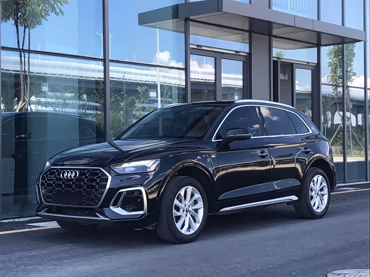 Фото 1 - Audi Q5L