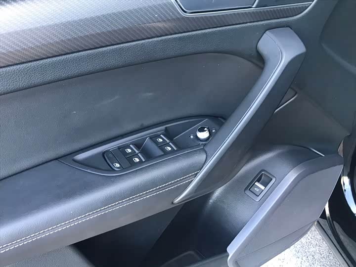 Фото 10 - Audi Q5L