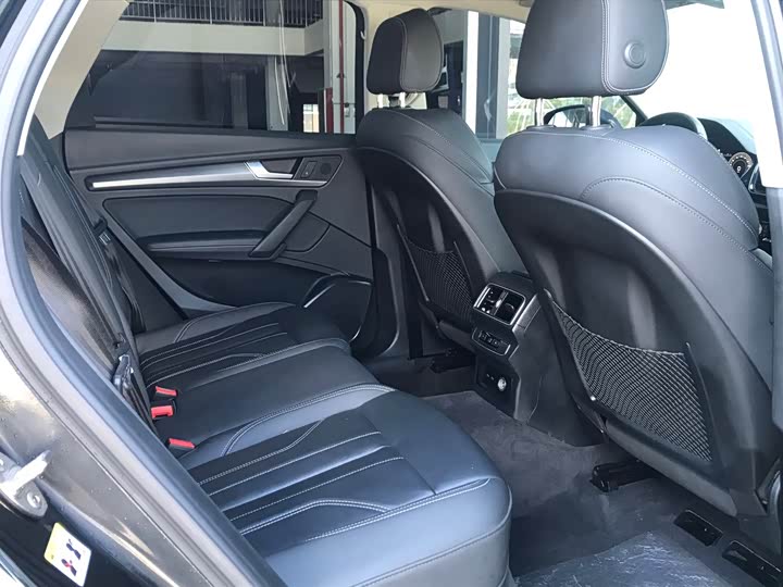 Фото 17 - Audi Q5L