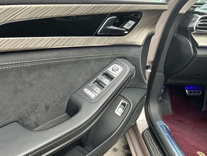 Фото 12 - Hongqi H9