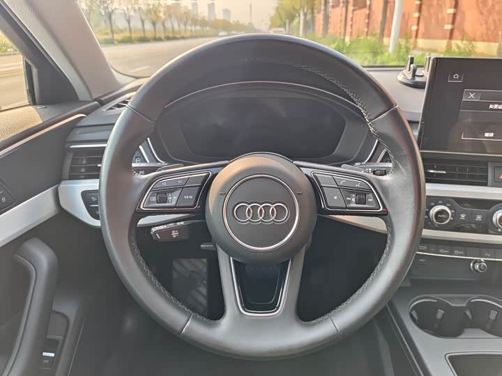 Фото 11 - Audi A4L