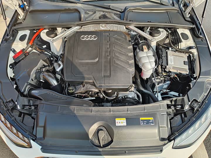 Фото 14 - Audi A4L