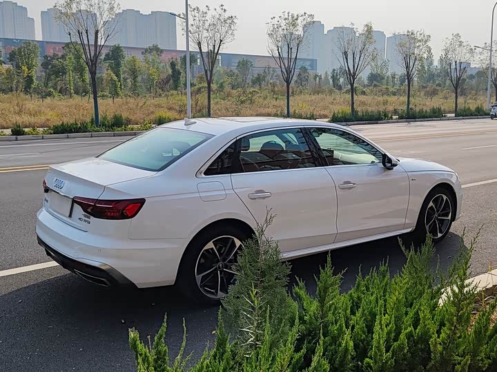 Фото 15 - Audi A4L