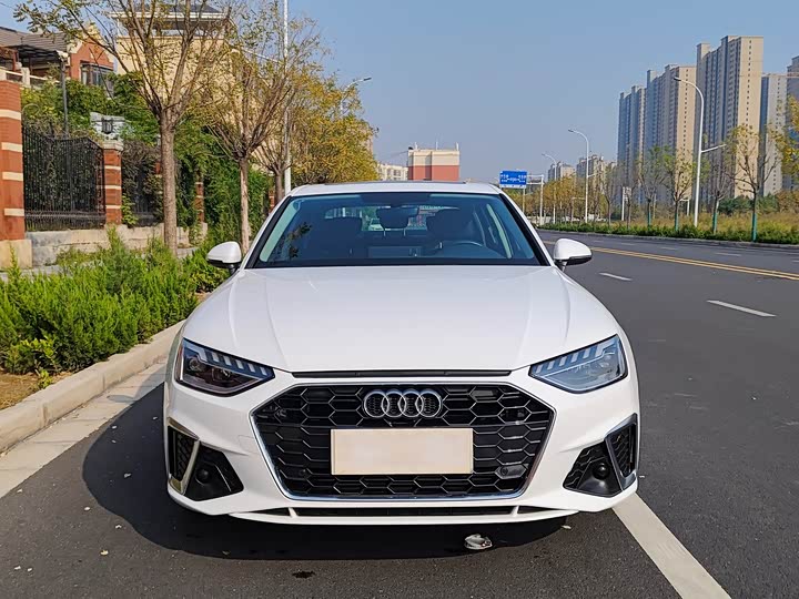 Фото 19 - Audi A4L