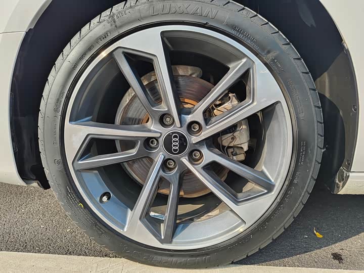 Фото 22 - Audi A4L