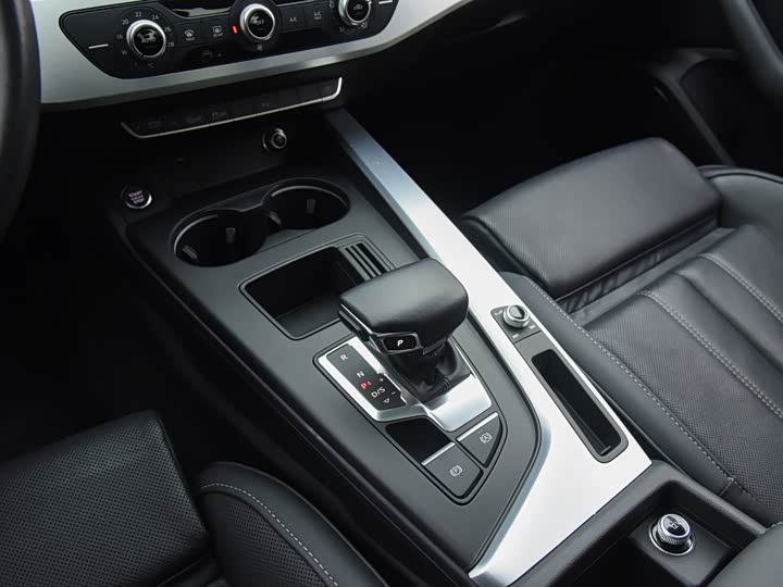 Фото 25 - Audi A4L