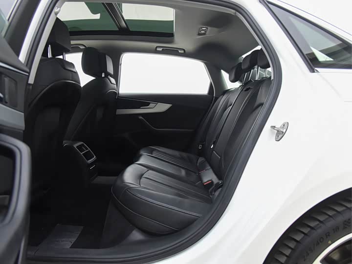 Фото 28 - Audi A4L