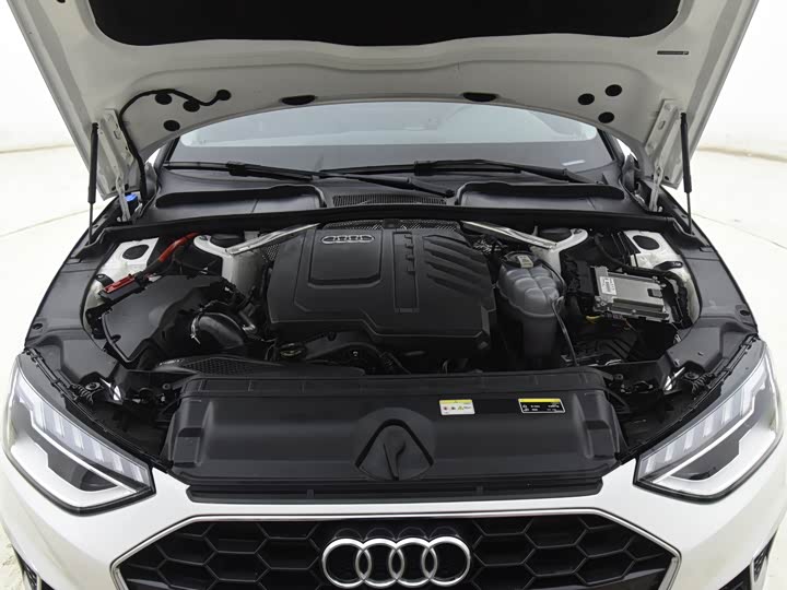 Фото 29 - Audi A4L