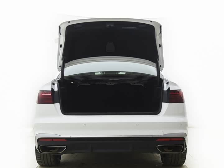 Фото 32 - Audi A4L