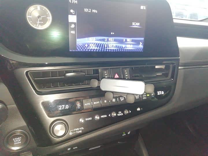 Фото 13 - Lexus ES