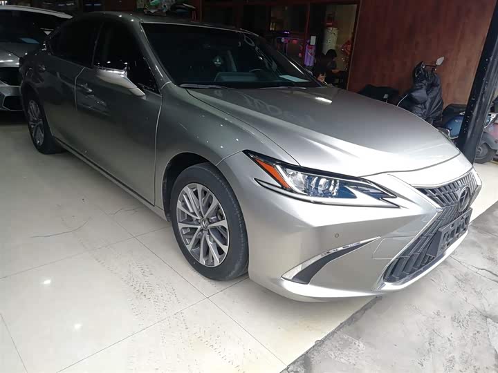 Фото 4 - Lexus ES
