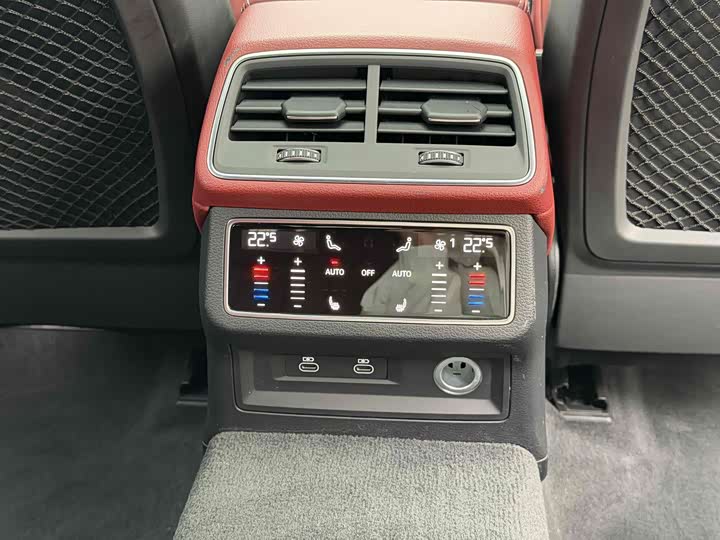 Фото 10 - Audi A7L