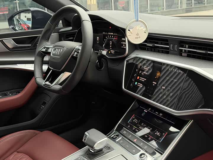Фото 11 - Audi A7L