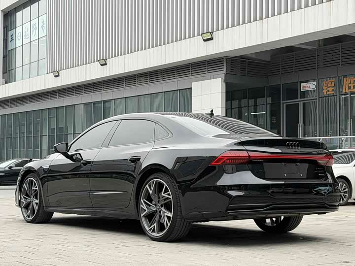 Фото 17 - Audi A7L