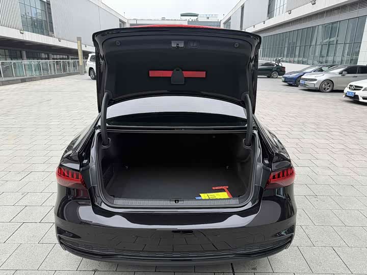 Фото 19 - Audi A7L