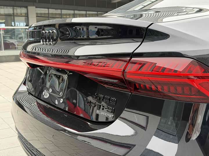 Фото 20 - Audi A7L