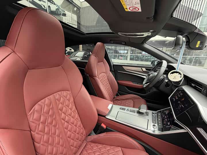 Фото 8 - Audi A7L